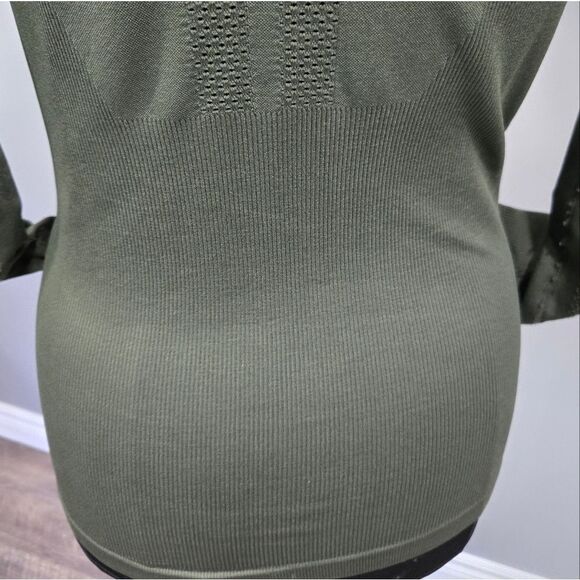 🐢 Fabletics Kiley Seamless Hooded Jacket. Size S/M like new. - Picture 10 of 13